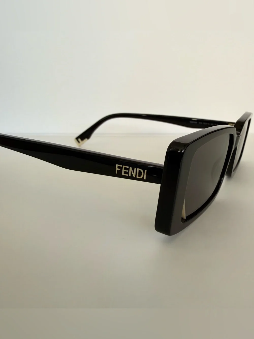 NEW!! Fendi women black sunglasses FE40164I 01A Authentic Retail 465$